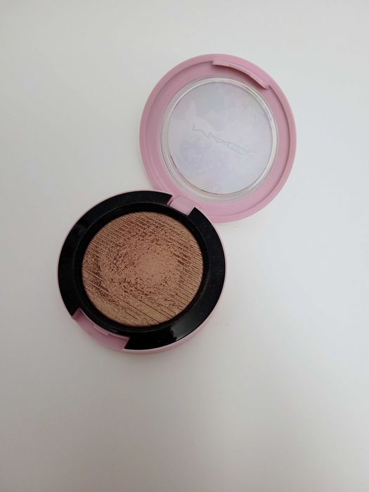 Mac Cosmetics limitowana edycja rozświetlacz róż puder Royal Flush