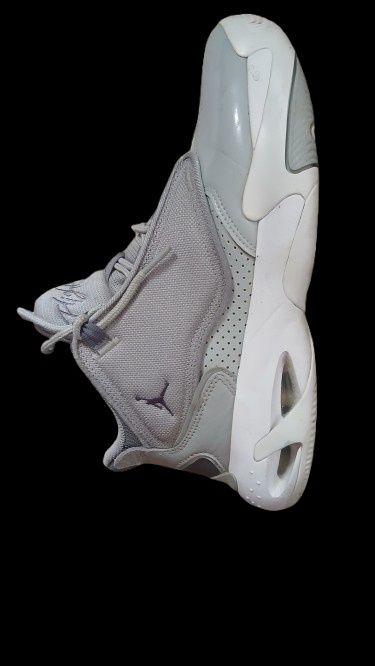 Air Jordan max aura 4