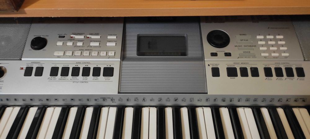 Vendo YAMAHA PSR-E413 — COMO NOVO | Excelente oportunidade!