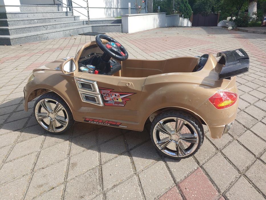 Дитячий акумуляторна машинка