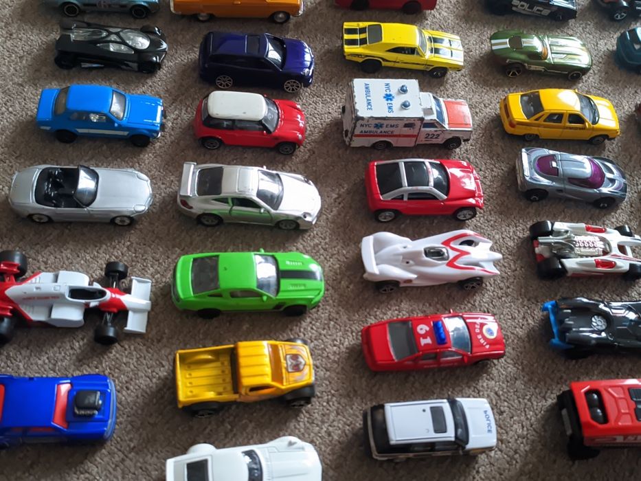 Машинка HotWheels Realtoy Welly Matchbox Siku Mattel