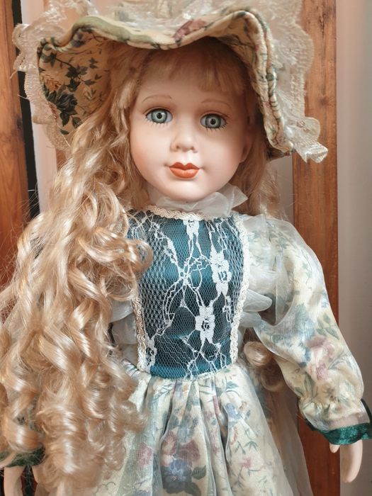 Boneca de porcelana.