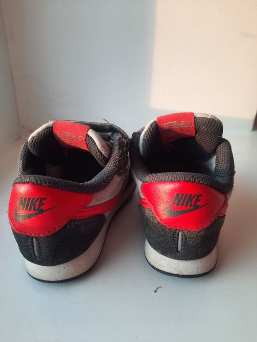 Кросівки дитячі .