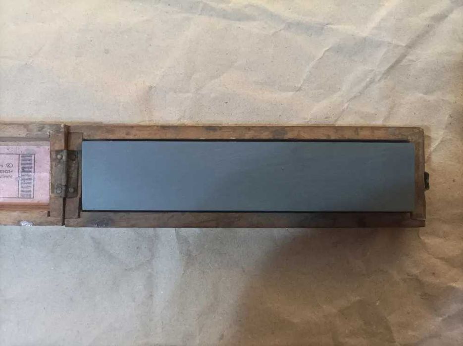 Тюрингский заточной камень для бритв в футляре