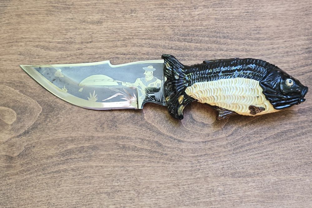 Нож туристический