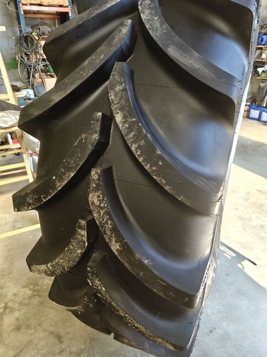 Vredestein traxion  650/65/42 r Opona