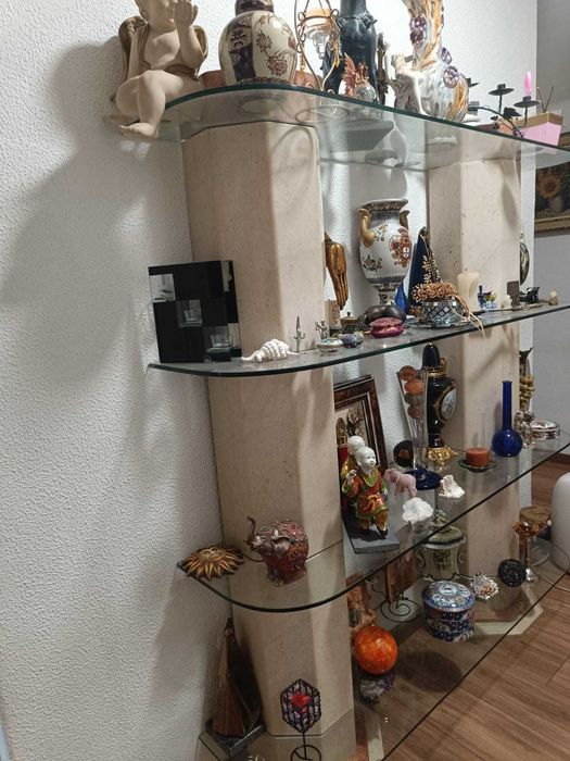 Vitrine em mármore