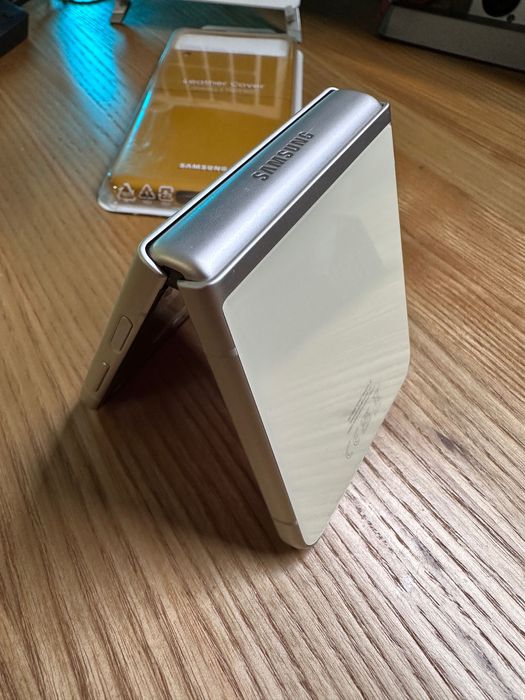 Samsung Galaxy Flip 3 5G 8/256 Cream