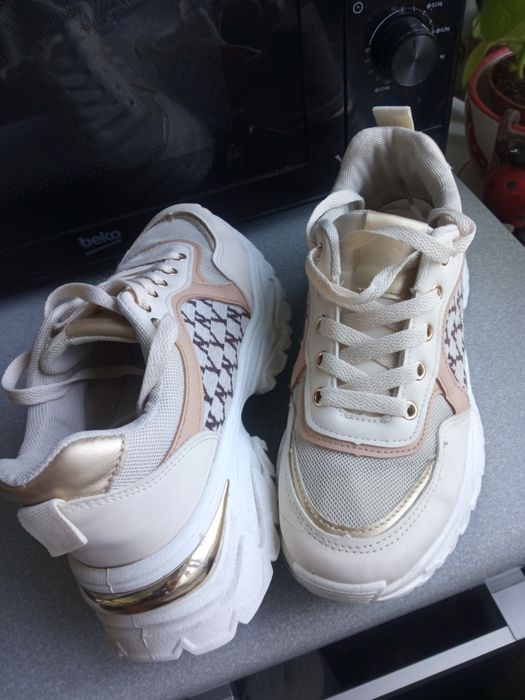 Buty damskie beż zloty-38.Stan bdb