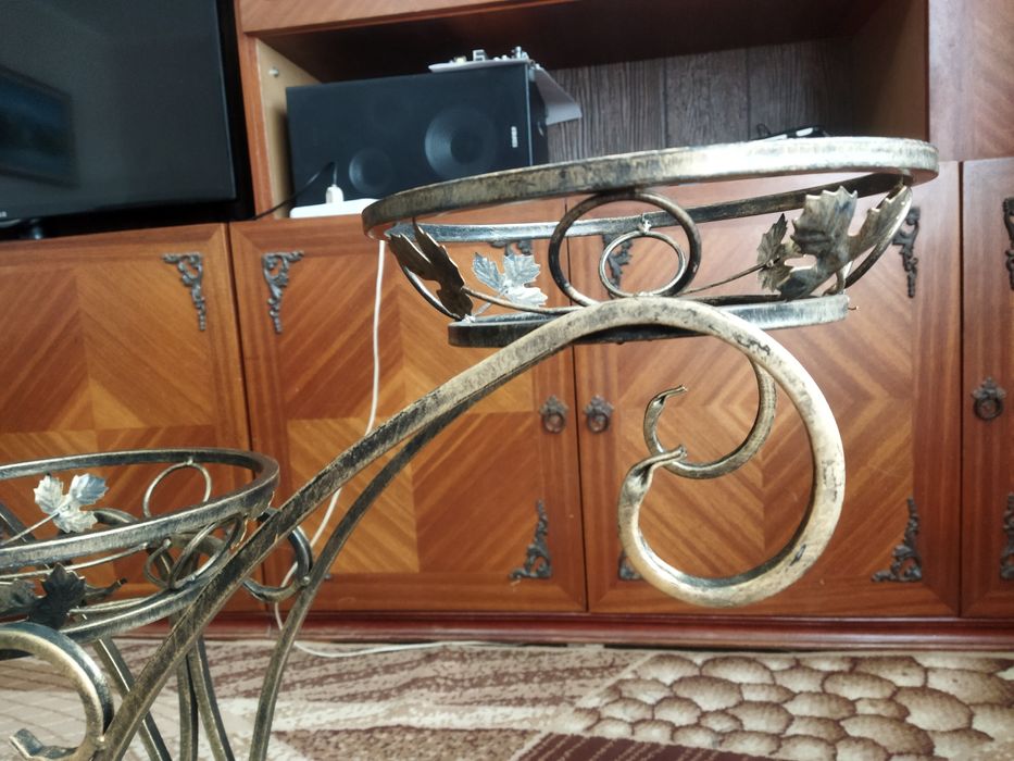 Подставка под цветы