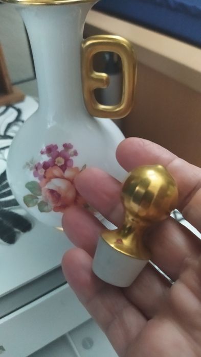 Flakonik porcelanowy