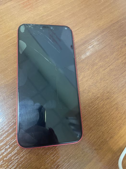 Продам iPhone 12 битый