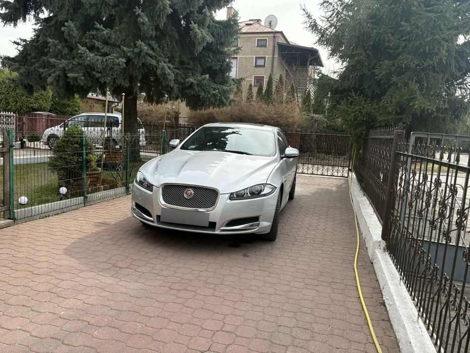 Jaguar XF Piękny Jaguar XF R-Sport