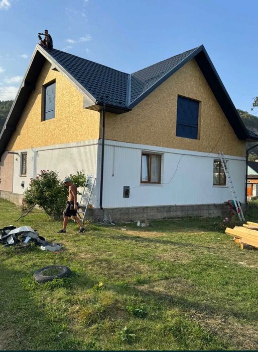 Послуги покрівлі: монтаж і ремонт. Бригада покрівельників. Професійні роботи. Дах під ключ: швидко та якісно.