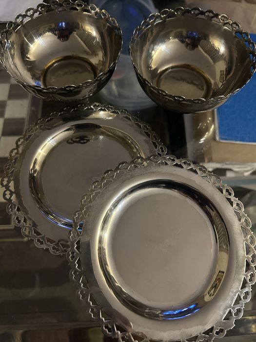 Quatro lindas peças casquinha duas taças e dois pratos