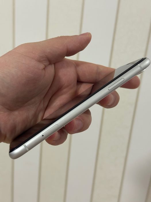 iPhone XR телефон