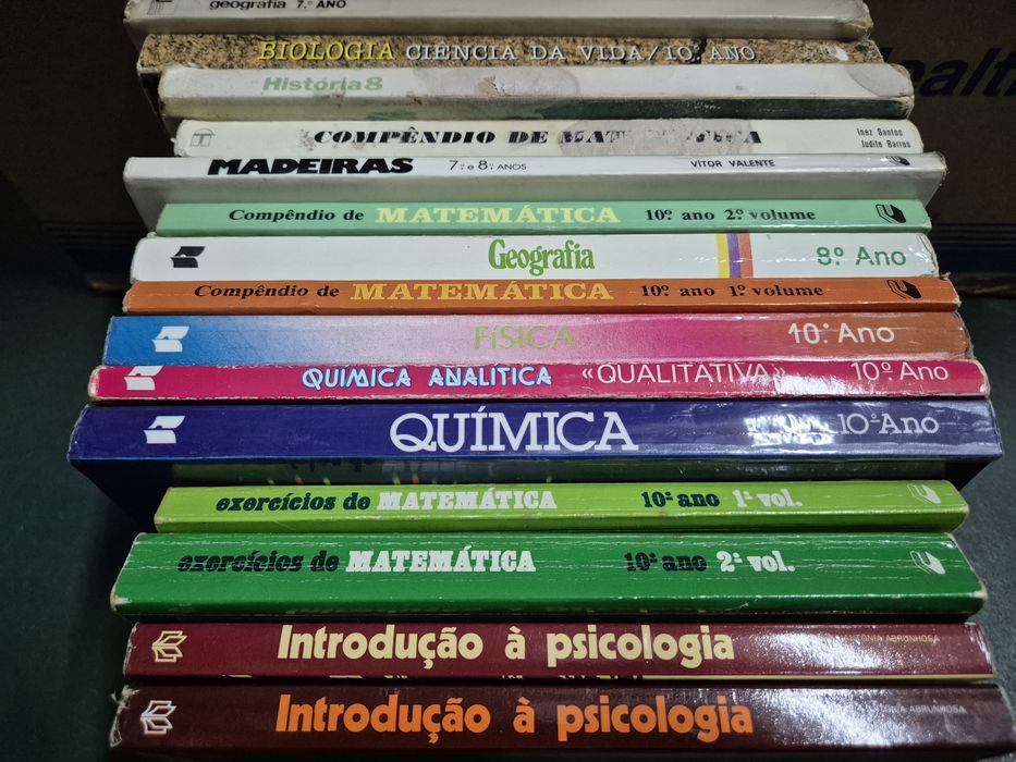 Conjunto +50 livros escolares