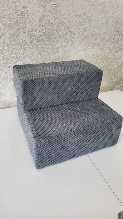 Нові сходи для собак виготовлені з щільного поролону