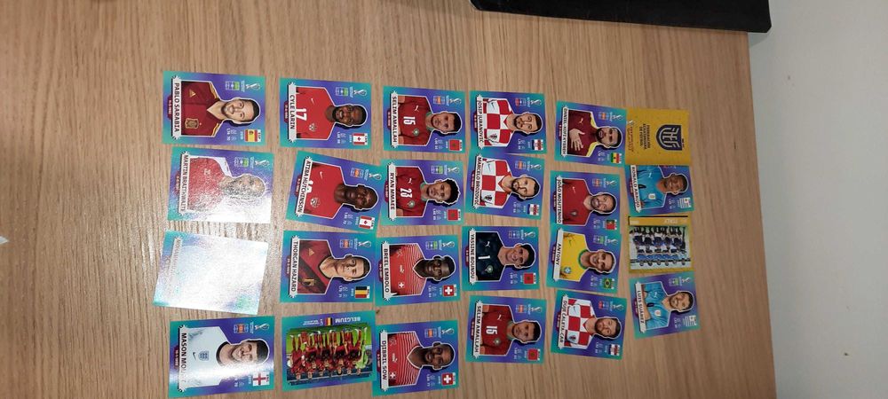 Vendo caderneta do mundial 2022 Qatar, completa +24 cromos