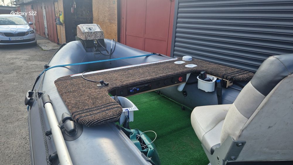 Човен Навігатор 360 лафет Одісей, мотор Парсун 9.8 лебідка стронгер