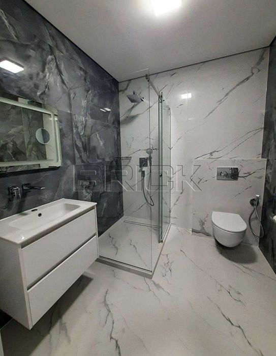 Продам 1к квартиру 50м2 ЖК Варшавський 3 вул Олександра Олеся Виноградар