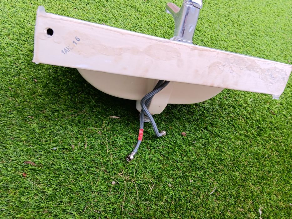 Bidé com torneira/lavatório de armário