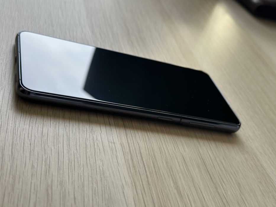 Samsung Galaxy S21 - stan bardzo dobry