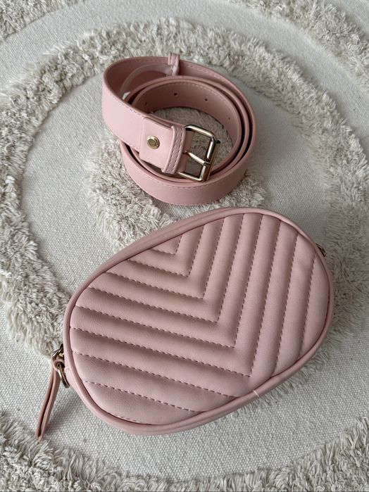 Pastelowa różowa mała pikowana nerka beltbag