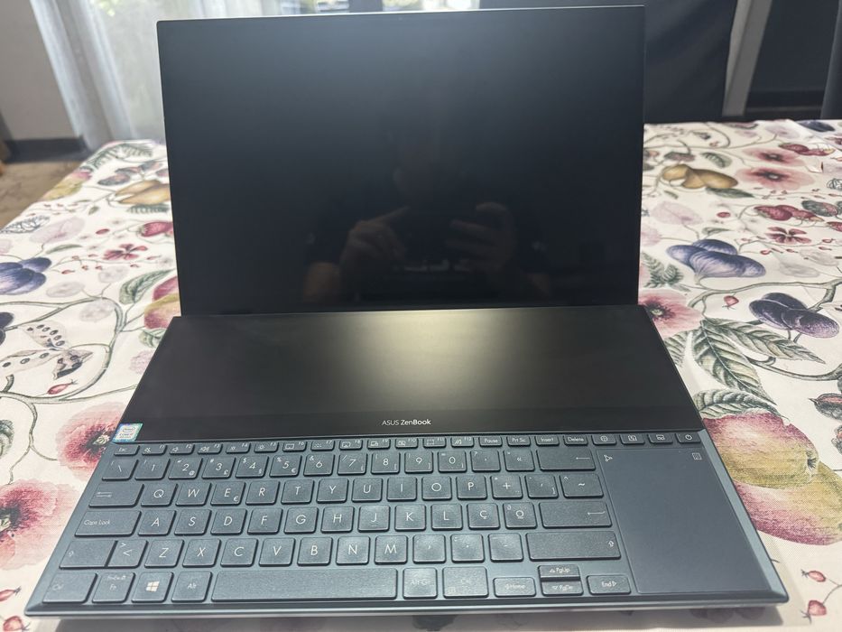 Portátil ASUS ZenBook Pro Duo (UX581GV) - Ecrã Duplo / i7 / 16GB / RTX 2060
