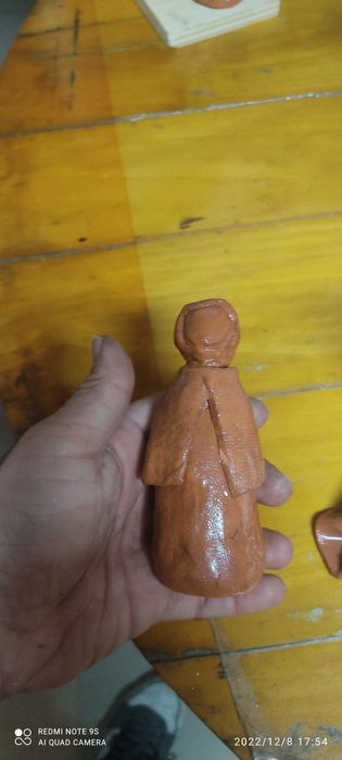 2 Presépios em barro, moldado a mão.