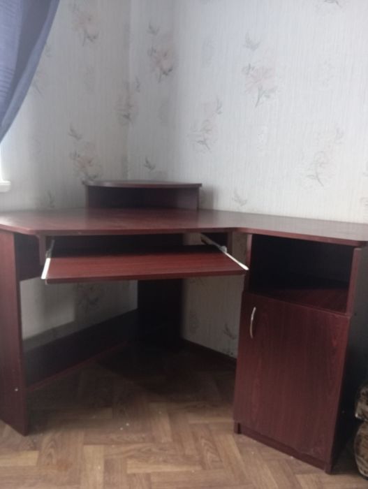 Стол компьютерный