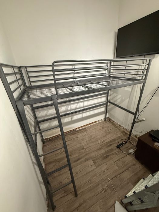 Łóżko Svarta Ikea piętrowe na antresoli