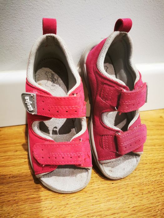 Sandałki dziewczęce Befado r. 24