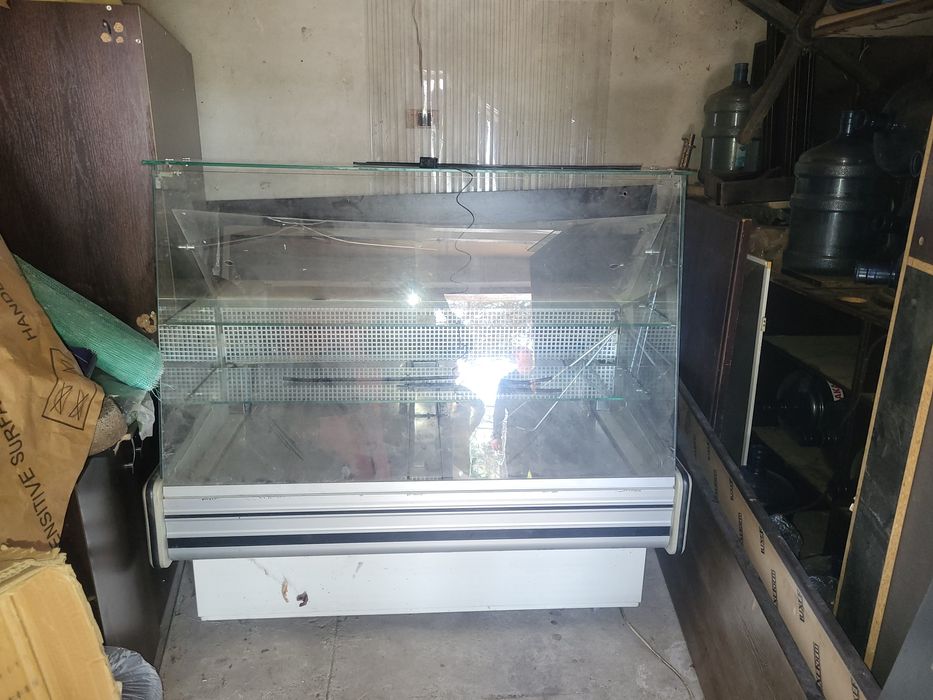 Продам кондитерську вітрину