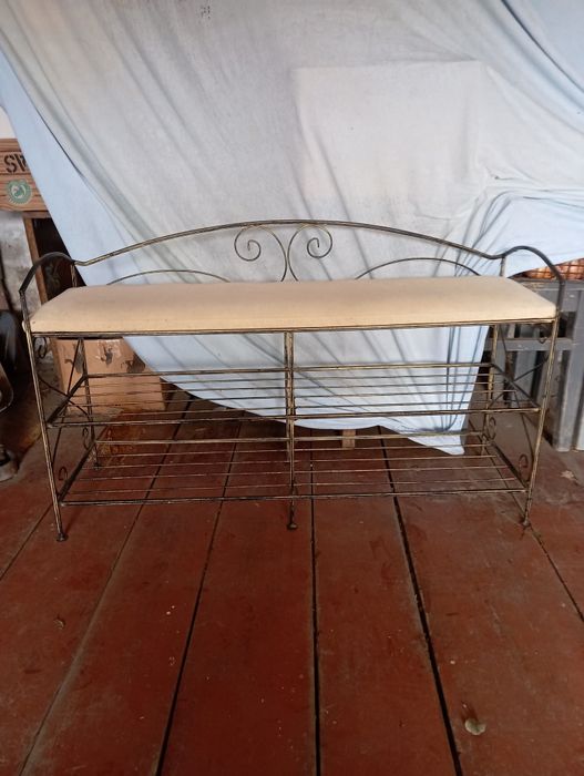 Продам полку зсідушкою до взуття.