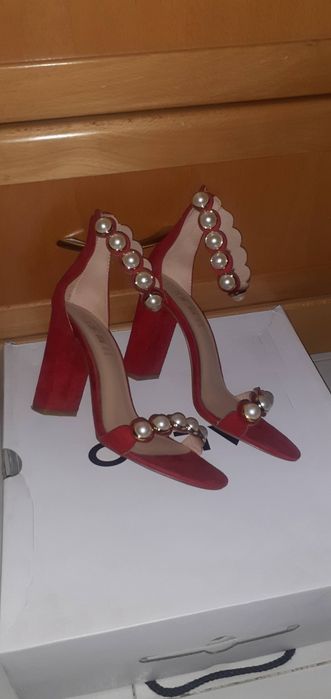 Sandálias vermelhas de Camurça ( Prof )  C/ Novas