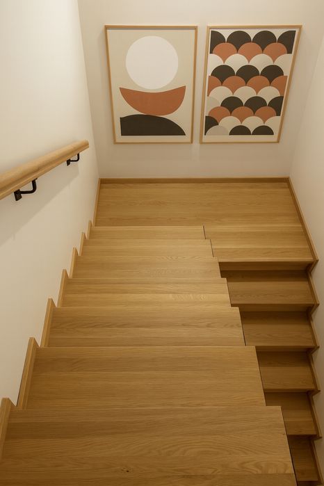 Schody drewniane Produkcja i montaż dąb jesion