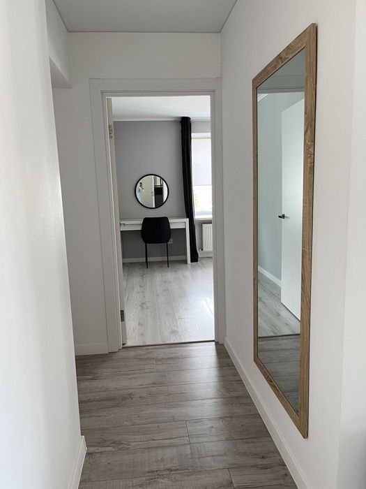 Продам простору квартиру-студію з панорамним виглядом по Коновальця