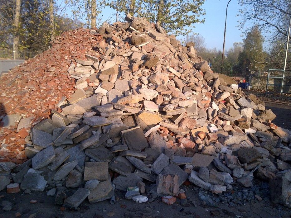 Wywóz gruzu ziemi gliny odpadu załadunek big bag worki