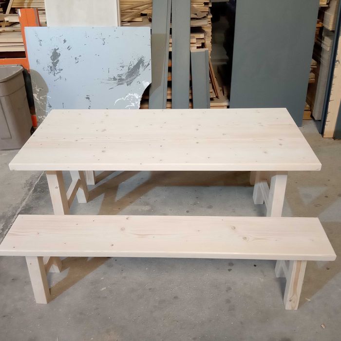 Mesa em madeira maciça