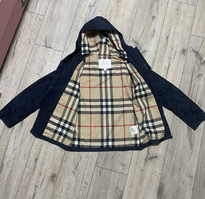 BURBERRY куртка, ветровка на подростка