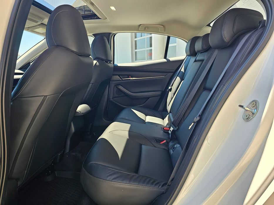 Mazda 3 Preferred      2025