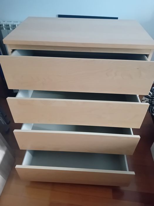 Cómoda ikea em bom estado