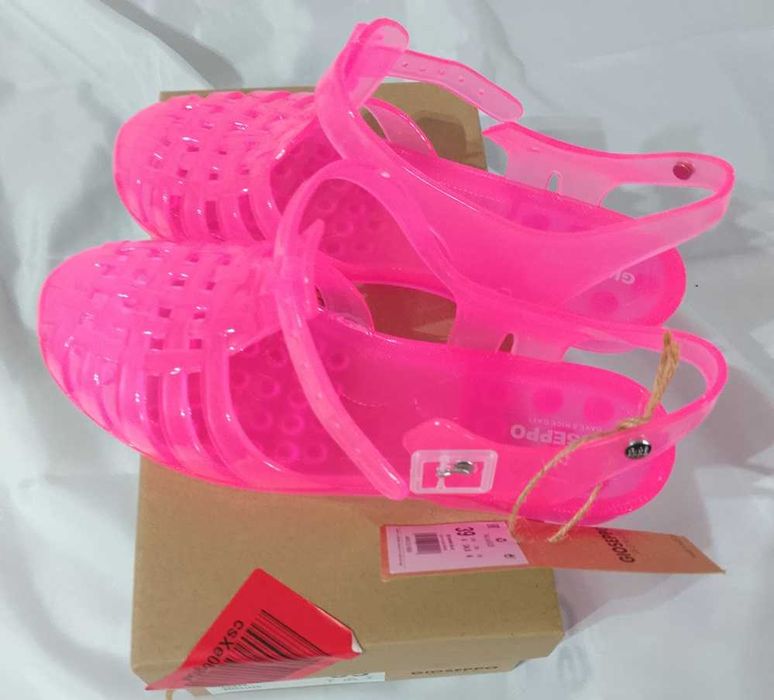 Chinelos tipo caranguejo fúcsia transparente