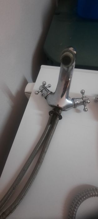 TORNEIRAS misturadoras  de COZINHA  e  WC