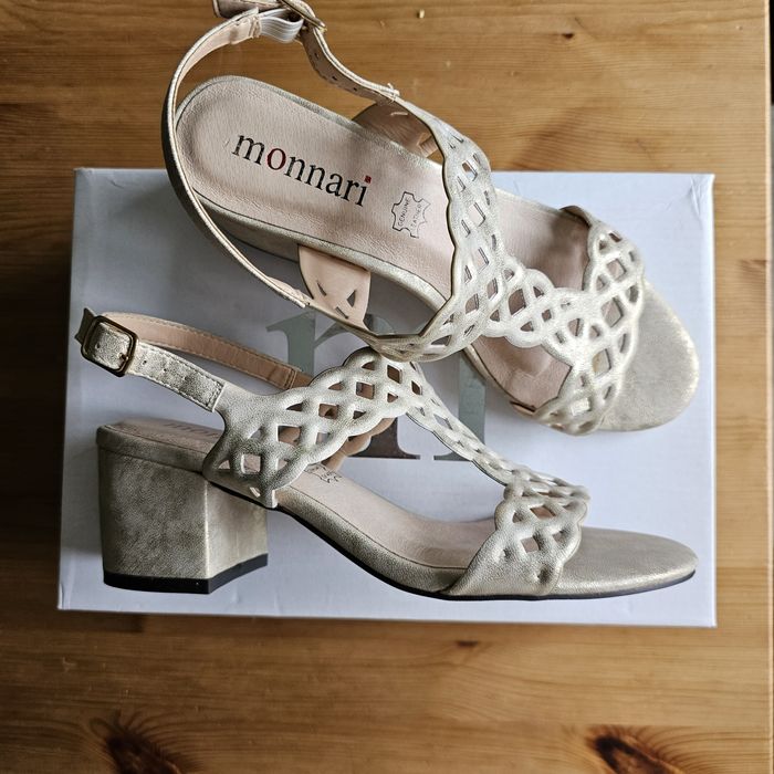 Buty zlote sandały na obcasie słupek r.37 MONNARI nowe