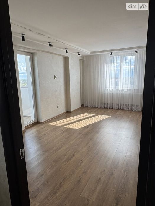 Продаж 3к квартири 98 кв. м на вул. Тролейбусна