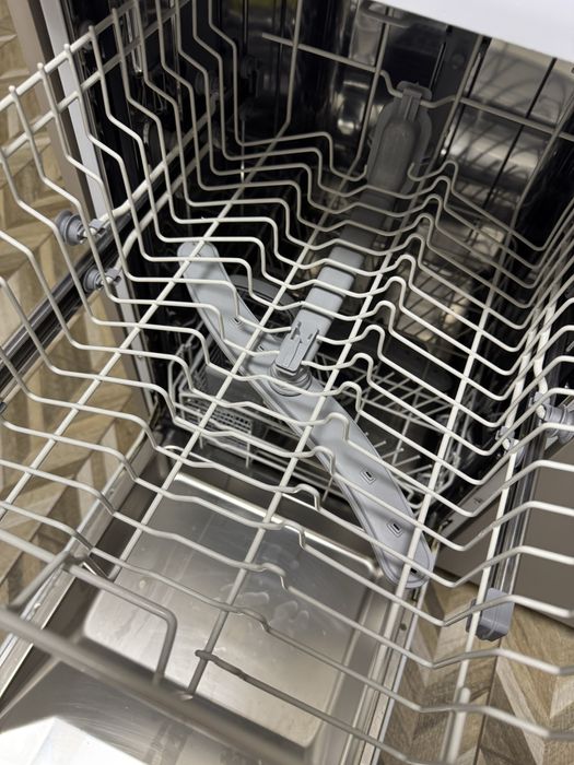 Посудомойка Ariston LSF 712