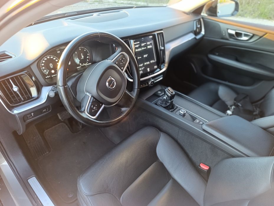 Volvo v60  R-design