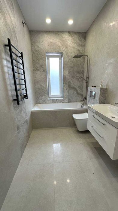 Будинок з сучасним ремонтом, каміном і ділянкою 4 сотки